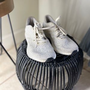 Women's Adidas tennis shoes